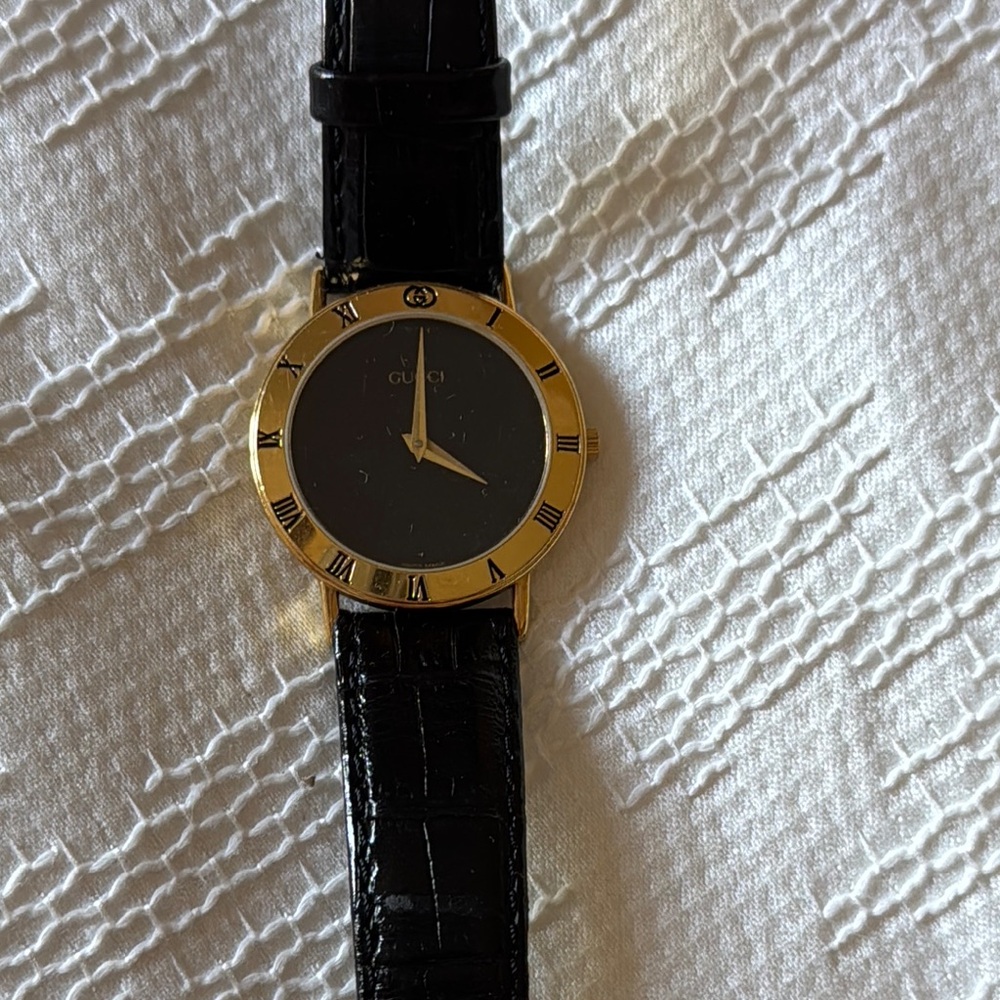Vintage woman’s Gucci watch black and gold